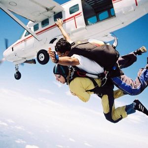 【摩登家庭】“岌岌可危。”