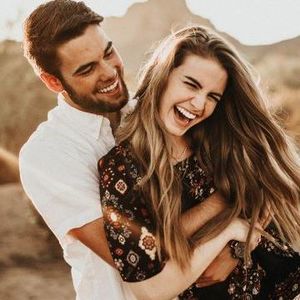 【摩登家庭】“棋逢对手、旗鼓相当”英语怎么说?