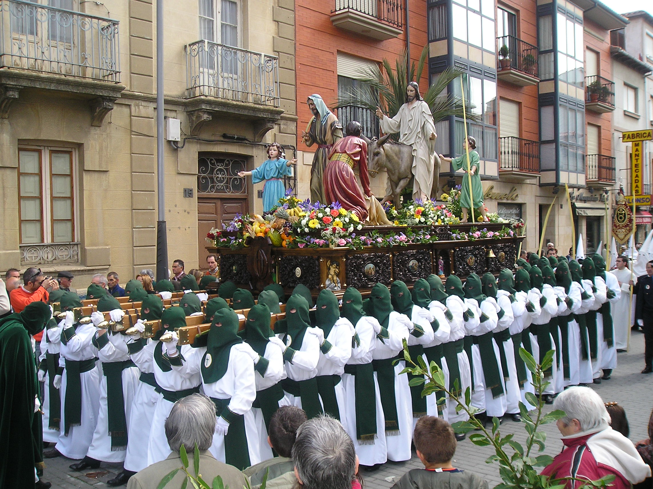 https://upload.wikimedia.org/wikipedia/commons/8/87/Domingo_de_ramos_astorga.jpg