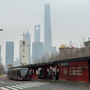 巨龙在城市游走：有轨电车、中运量公交和城市出行的未来