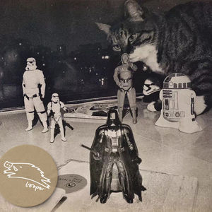 黑武士拧开一罐Mixtape投喂给R2D2