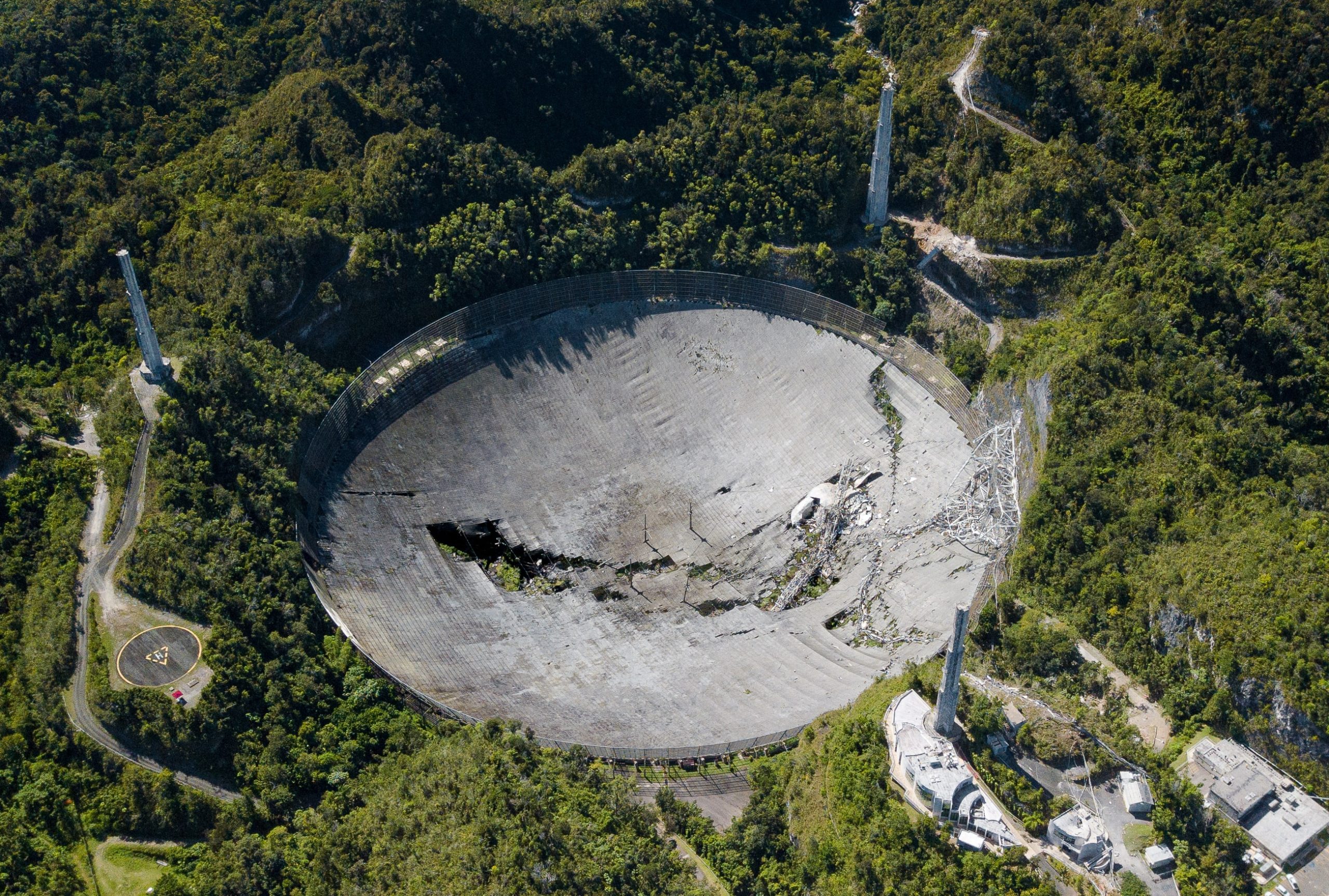 Arecibo 望远镜崩溃