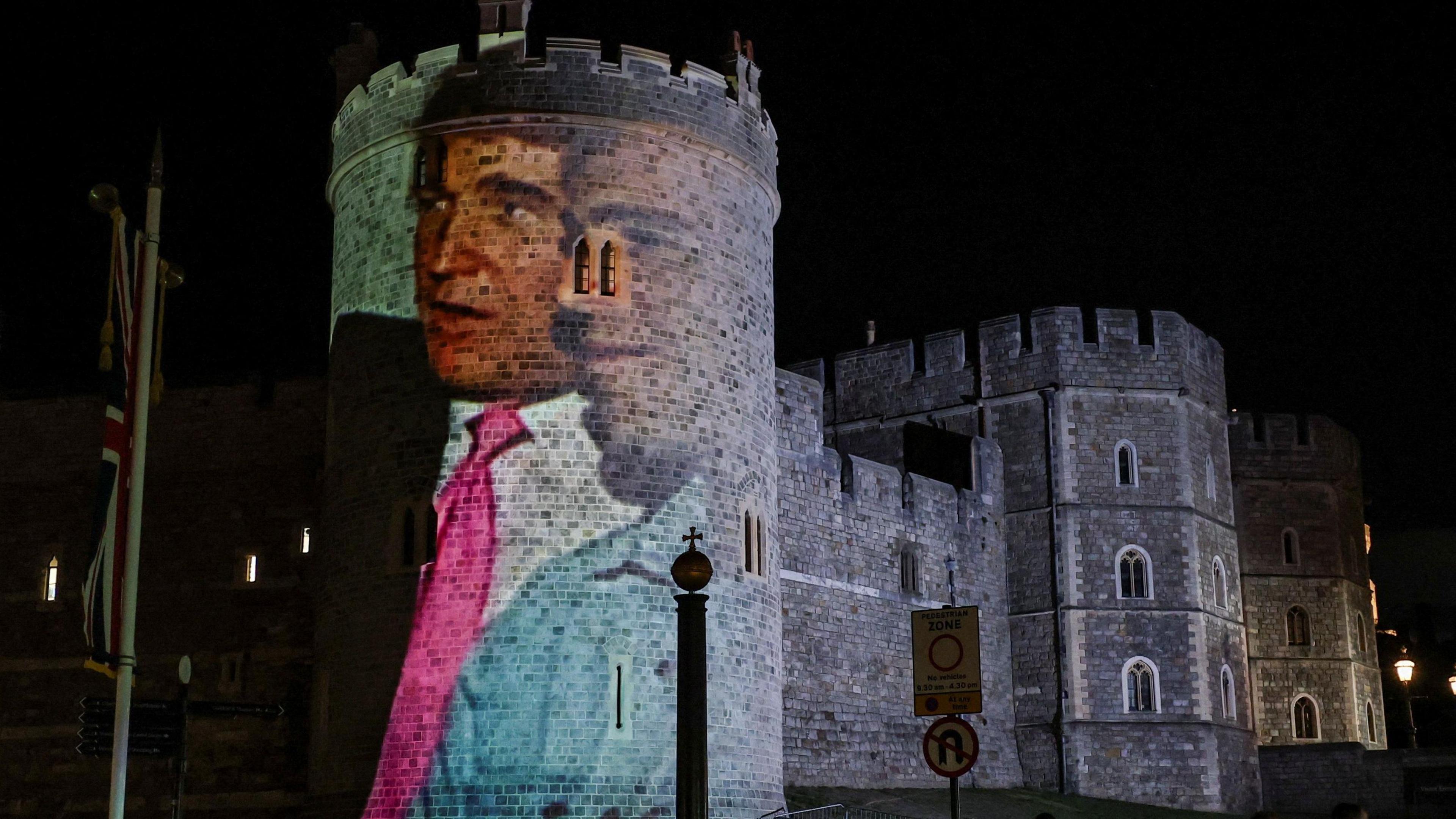 Four men bailed over Windsor protest - BBC News