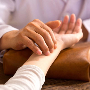 VOL.69中医科x田医生|“中西医合作”并不意味着中医西化 配合起来更有利于患者