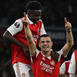 我们阿森纳两个联赛都第一名啦!!! (阿森纳1:0埃因霍温)