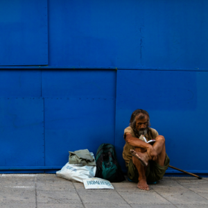 耶伦背个包就朴素？美国人自己都笑了！
