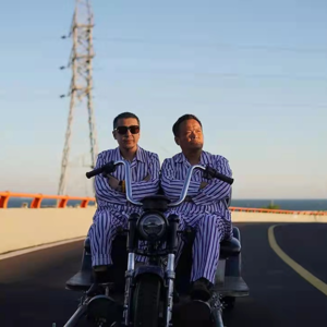 《地球最后的导演》贾樟柯宁浩飙演技 笑着笑着就酸了