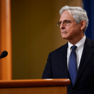 FBI突击搜查海湖庄园，外媒批民主党不如直接送懂王入白宫【一周外媒解读】