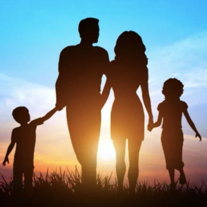 年轻父母新式育儿理念大“PK”：女儿照书养，儿子照猪养！