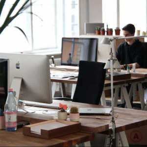 2023年9-12月｜Part 3 为什么大公司经常推出新产品？