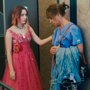 当我用犀利的目光丈量母亲，当我剖开她的矛盾和局限