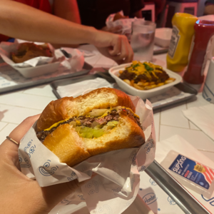 vol.16 香港、深圳、打工人，是归属感还是“卷”文化PUA？