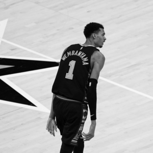 【马刺进步报告021】都说石匠敲百锤，你为何对文班的进步这么捉急？