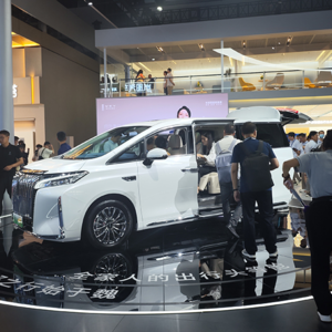 无关电动车，从爱买豪华车到没兴趣，成都人经历了什么？