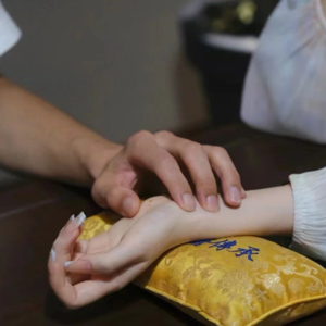 Vol.027｜阿胶可别随便吃！升降桌也是智商税？“想得多”竟是肾虚搞的｜对谈从业30年老中医