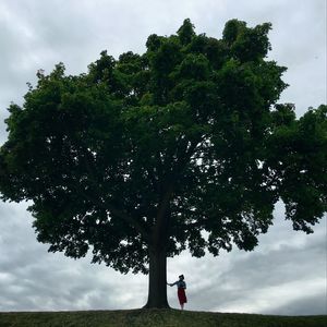 在他乡的周雨彤：租房到破防，独立就不温柔了吗？我就没有女人味了吗？