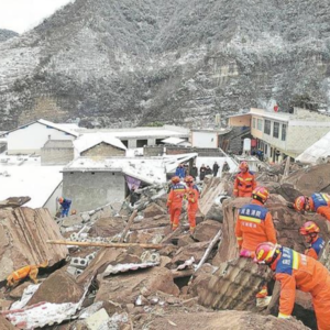 英语晨读-云南昭通镇雄发生山体滑坡 | 中
