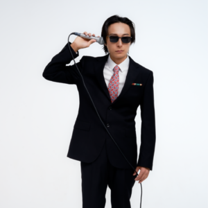 和雷玖陆听《THE LATENIGHT SHOW》,聊聊小时候永远开着的电视机