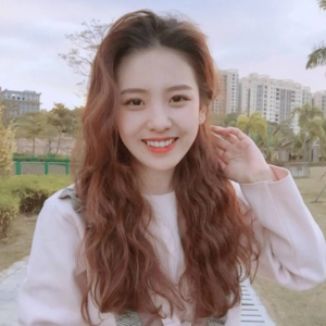 老婆：你在外面有小三吗？