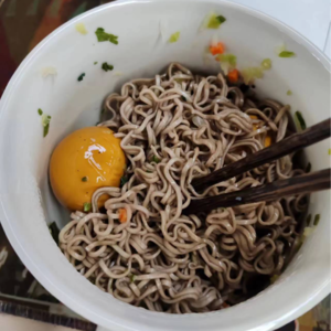 Vol.38 在带饭和外卖之间,打工人的职场午餐只能选择预制菜……了吗?