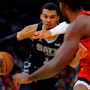 【马刺进步报告009】文班亚马2米24的大高个儿，学什么乔丹科比？