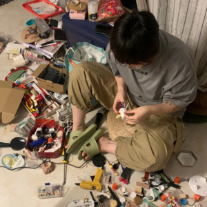 第7期｜ 放弃'有用'：郑野许捡垃圾做玩具