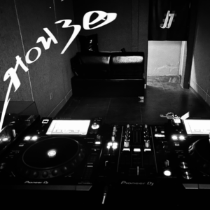 寥聊 SET 「LL」—— 好事 House