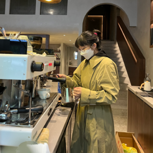 脱下孔乙己的长衫，裸辞后我去酒吧打工｜职场闲聊vol.4