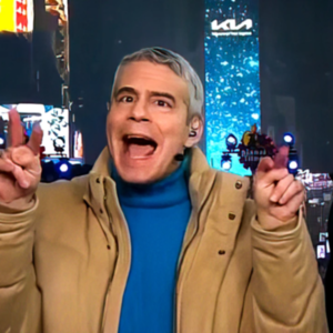 CNN主持人跨年夜醉酒大骂纽约市长，直播翻车为何反受热捧？