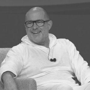 107. 创意、爱与倾听：苹果首席设计师 Jony Ive 的使命和信仰