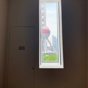 窗外可以看见粉色怪物,和人造珍宝珠