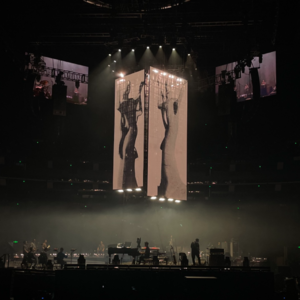 N14.我在万青梅奔场，看到上百名长发男