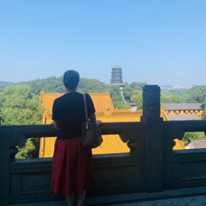 60岁依然保持“少女心” ，知行合一的自在人生，她是怎么做到的？