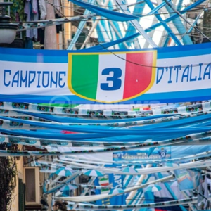 【比赛日】那不勒斯夺冠特辑：迟来的庆典气氛如何？为什么说这支球队不够“那不勒斯”？