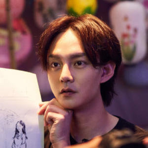 10 对话尹正：从音乐专业到演员的转变历程，以及自学粤语的趣事。