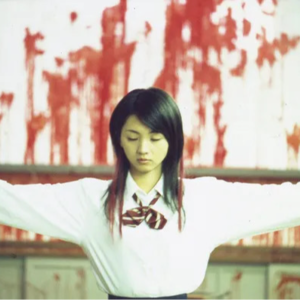 他涉过怒海，她消失在水中