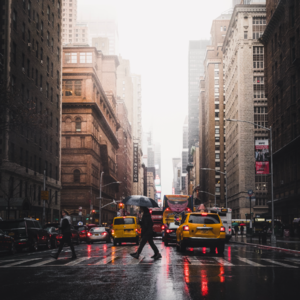 作为纽约居民，我觉得现在经济比08年更糟