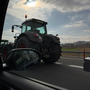 vol.29 遇罢工、车祸、给钱不给车,为什么我们还是爱欧洲租车自驾?| 西班牙旅行voice log④