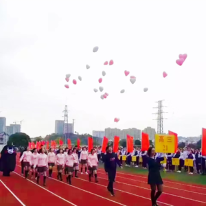 初恋让我拥有了百分百完美爱情，校园恋爱最热烈！