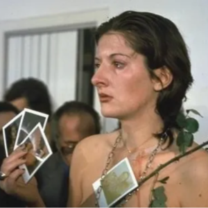 001. 行为艺术之母阿布拉莫维奇：身体是我的工具，精神永不燃烧