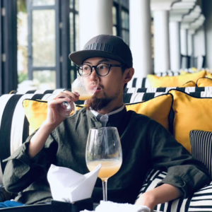 49 上一次创业对赌的赢家，这一次“上山出海”还能赌对吗？