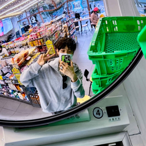 我想在夜晚摇摇晃晃，和你一起梦一般地摇摇晃晃