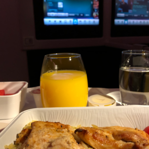 VOL.42外籍航司空乘x华华|天上没有免费的午餐 没吃饱也不会饿着你