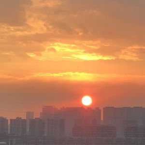 还有点好笑