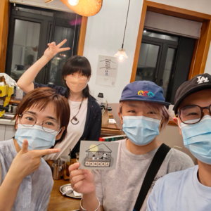 街头采访 解封！目标月球！一进店，满地的柳絮，春天还是来过了