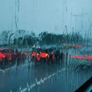 走在雨季来的路