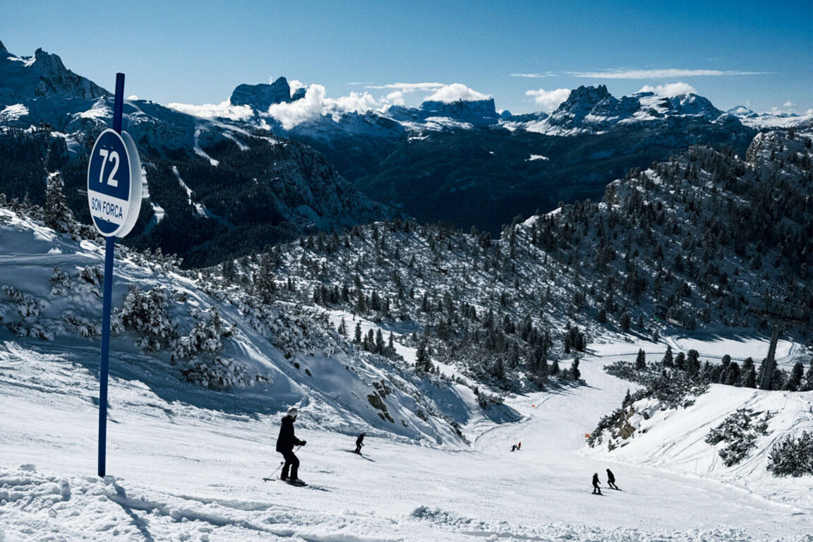水晶山顶的初级雪道  摄影 沉白白