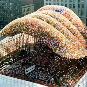 危机现场 | 令人窒息的彩色气球