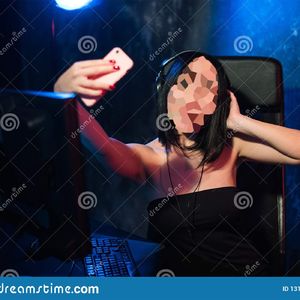 第81集：消费与被消费的“福利姬”