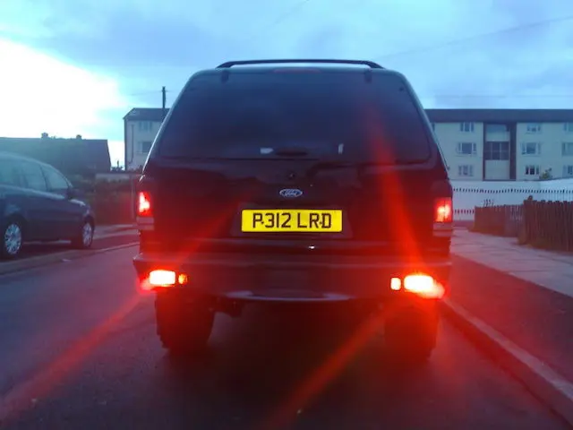 為什麼汽車後霧燈只有一個？香港有後霧燈使用的法律規定？ – Water Shark水鯊